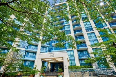 Condo Apartment in Whitby
