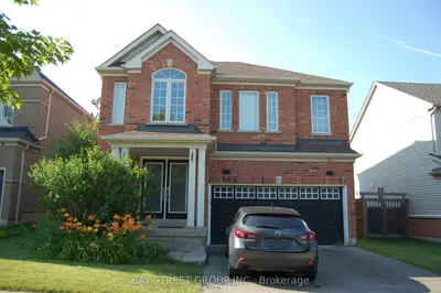 Detached in Whitby