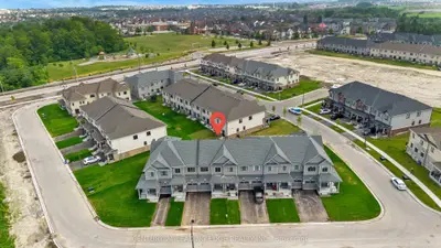 Att/Row/Townhouse in Oshawa
