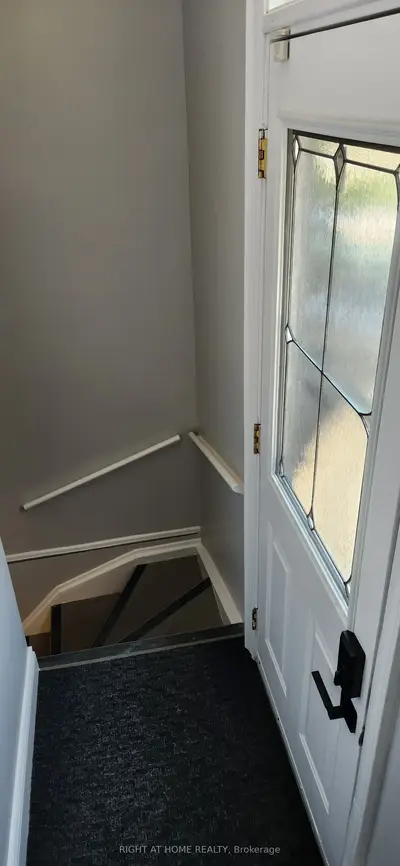 Semi-Detached in Ajax
