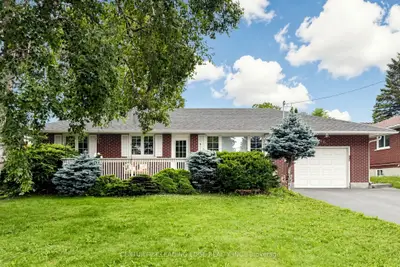 Detached in Scugog