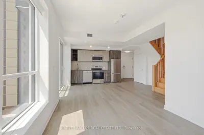 94 Eastdale Avenue 524, Toronto, On M4c 5a1
