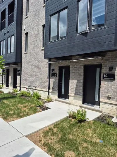 Att/Row/Townhouse in Toronto