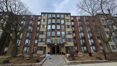Condo Apartment in Pickering