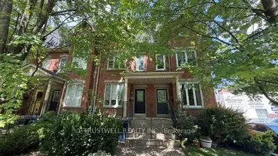 Att/Row/Townhouse in Toronto
