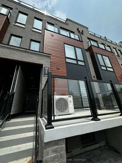 Condo Townhouse in Toronto