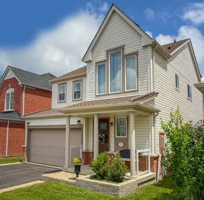 Detached in Whitby