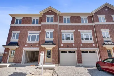 Att/Row/Townhouse in Clarington