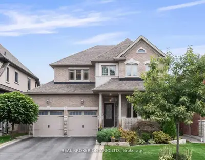 Detached in Whitby