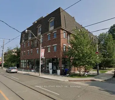 Att/Row/Townhouse in Toronto
