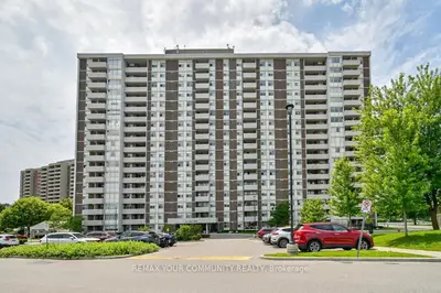 Condo Apartment in Ajax