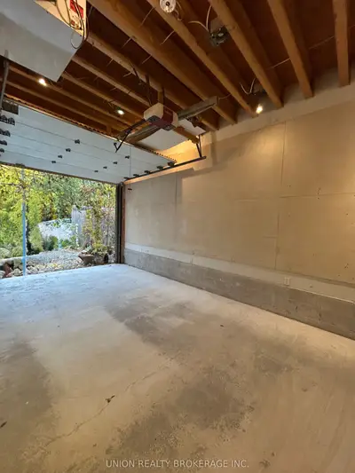 303 Coxwell Avenue, Toronto, On M4l 3b5