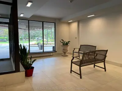 55 Bamburgh Circle 114, Toronto, On M1w 3v4