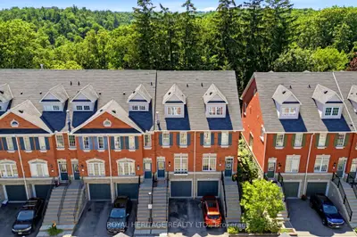 Condo Townhouse in Pickering