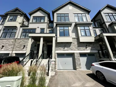 Att/Row/Townhouse in Oshawa
