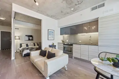 Condo Apartment in Toronto