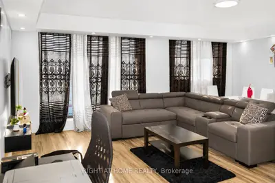 757 Victoria Park Avenue 1501, Toronto, On M4c 5n8