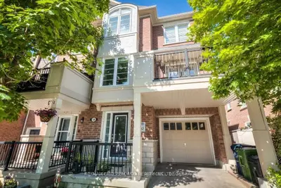 Att/Row/Townhouse in Toronto