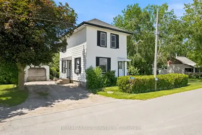 Detached in Scugog