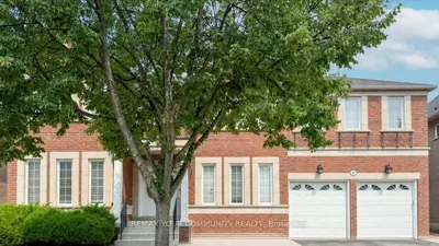 8 Westacott Avenue, Ajax, On L1t 4h6