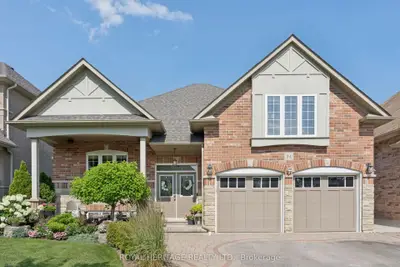Detached in Whitby