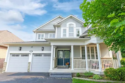 Detached in Whitby