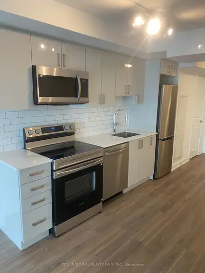 Condo Apartment in Pickering