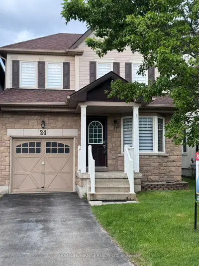 Detached in Whitby