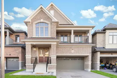 Detached in Whitby