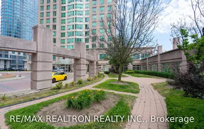 8 Lee Centre Drive 910, Toronto, On M1h 3h8