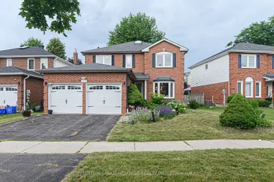 Detached in Whitby