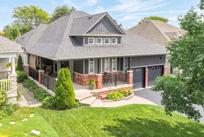 Detached in Whitby