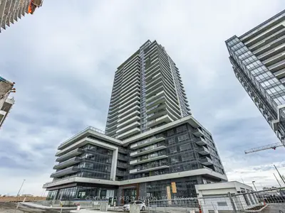 Condo Apartment in Pickering