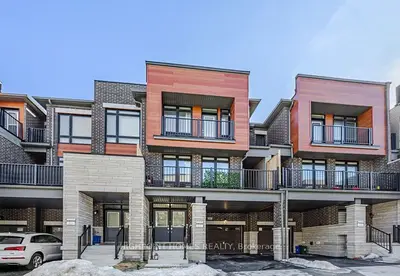 Att/Row/Townhouse in Ajax
