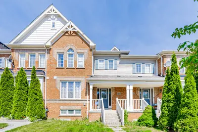 Att/Row/Townhouse in Ajax