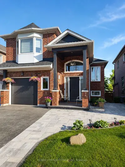 Detached in Whitby
