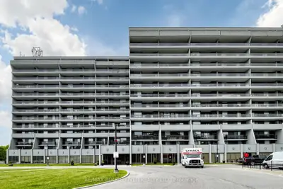 Condo Apartment in Ajax