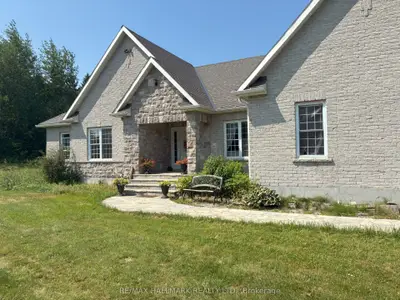 Detached in Scugog