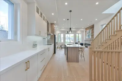 223 Queensdale Avenue, Toronto, On M4c 2b1