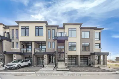 Att/Row/Townhouse in Whitby