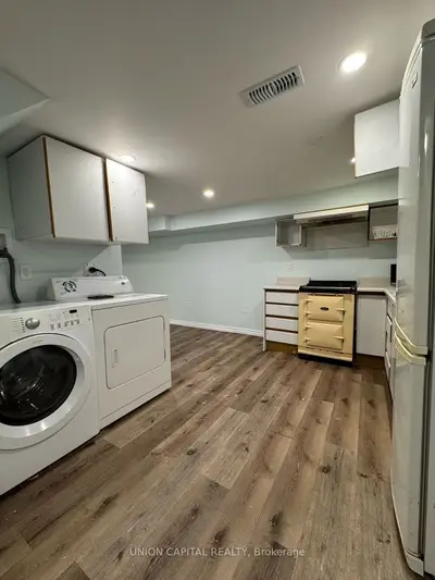 96 Hiawatha Road Lower, Toronto, On M4l 2x8