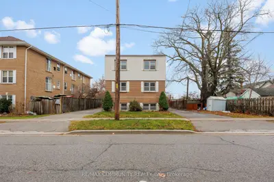 Condo Apartment in Oshawa