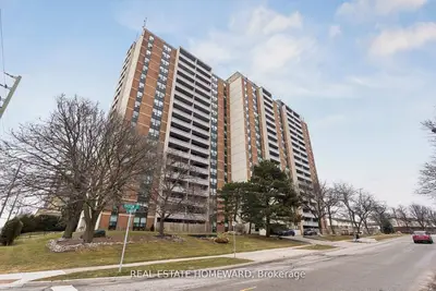Condo Apartment in Pickering