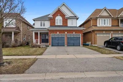 Detached in Whitby