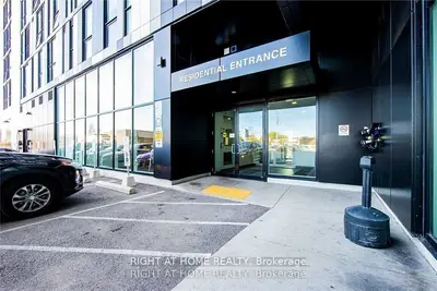 Condo Apartment in Oshawa