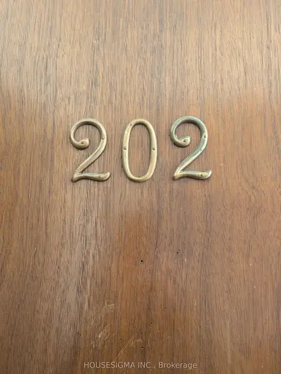 117 Cosburn Avenue 202, Toronto, On M4j 2l1