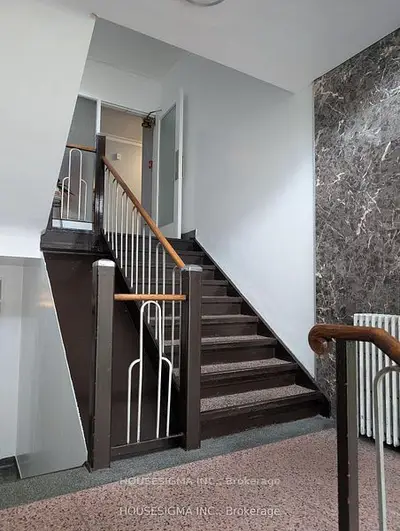 117 Cosburn Avenue 202, Toronto, On M4j 2l1