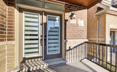 Detached in Whitby