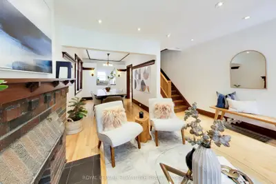 2102 Gerrard Street E, Toronto, On M4e 2b8