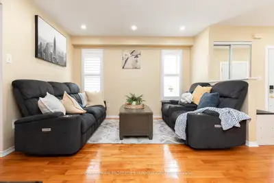 25 Pine Gate Place, Whitby, On L1r 2m5